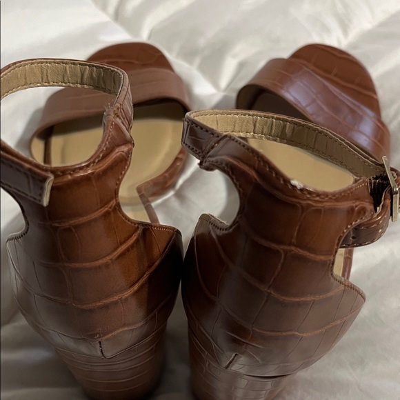 Chinese Laundry Tan Croc-Embossed Heels - Picture 7 of 8